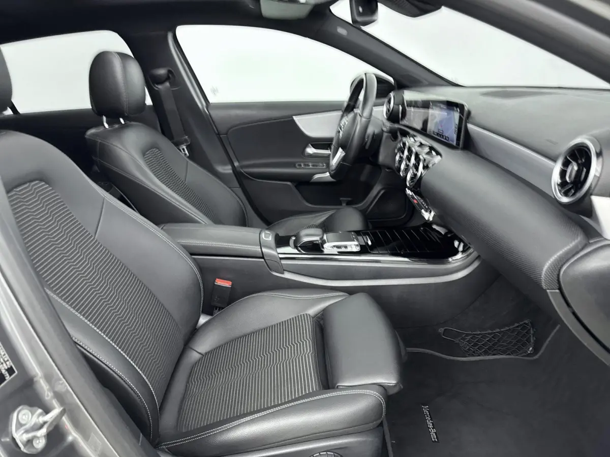 220 Launch Edition AMG | PANORAMADAK | NAVIGATIE | CAMERA | HALF-LEDER