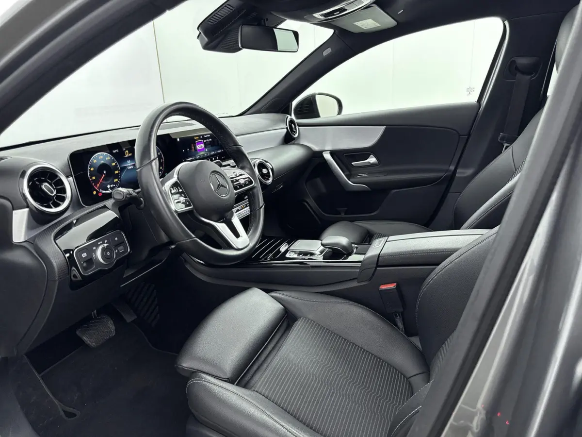 220 Launch Edition AMG | PANORAMADAK | NAVIGATIE | CAMERA | HALF-LEDER