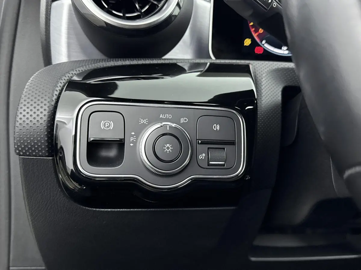 220 Launch Edition AMG | PANORAMADAK | NAVIGATIE | CAMERA | HALF-LEDER