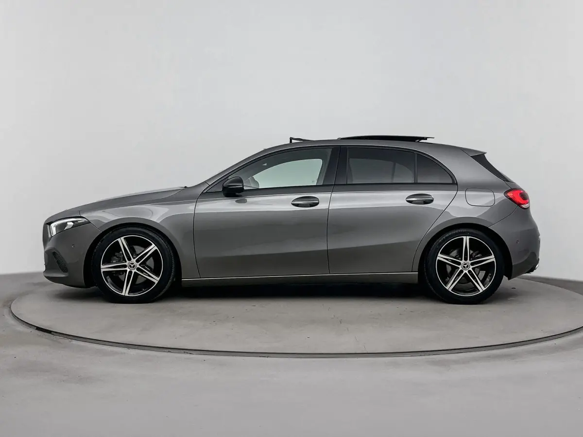 220 Launch Edition AMG | PANORAMADAK | NAVIGATIE | CAMERA | HALF-LEDER