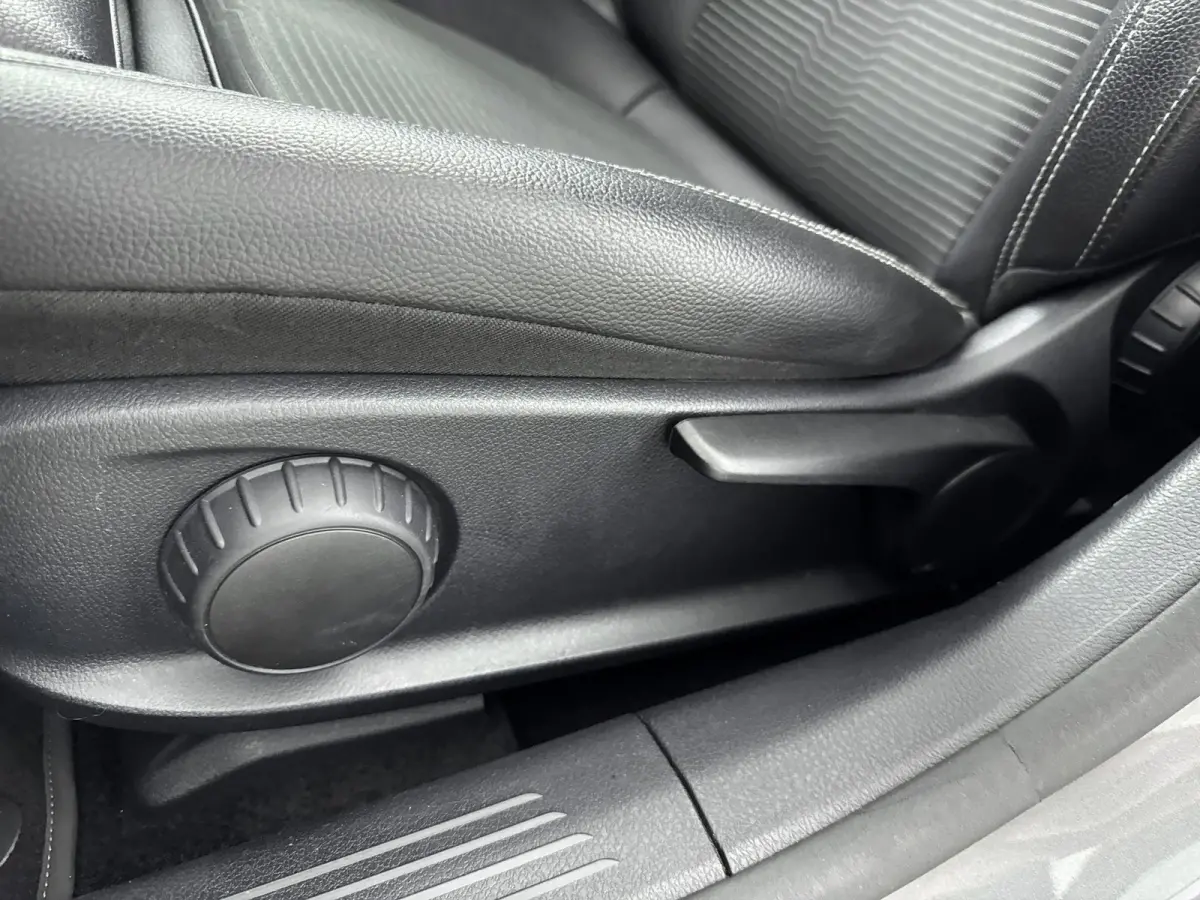 220 Launch Edition AMG | PANORAMADAK | NAVIGATIE | CAMERA | HALF-LEDER