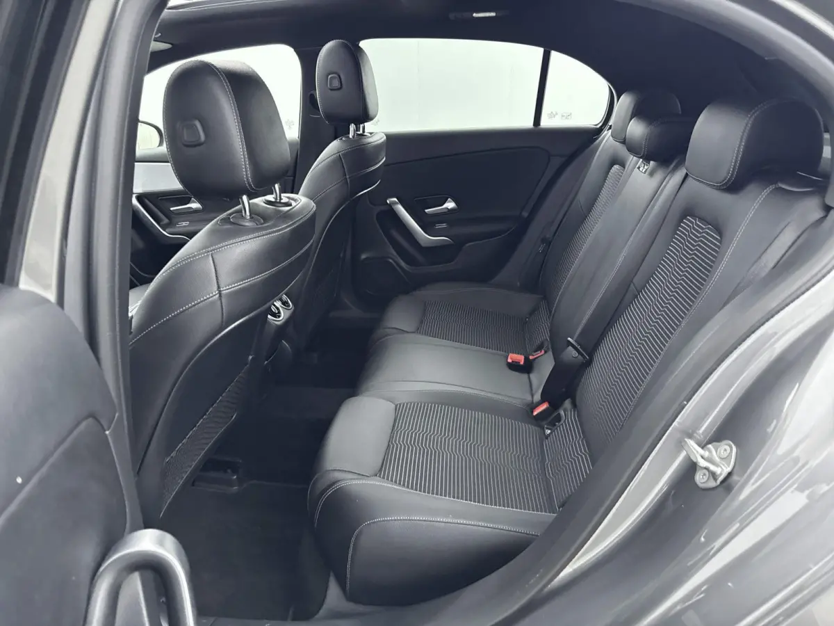 220 Launch Edition AMG | PANORAMADAK | NAVIGATIE | CAMERA | HALF-LEDER