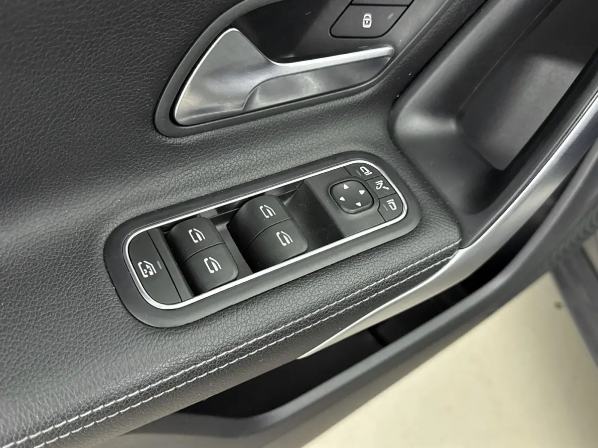 220 Launch Edition AMG | PANORAMADAK | NAVIGATIE | CAMERA | HALF-LEDER