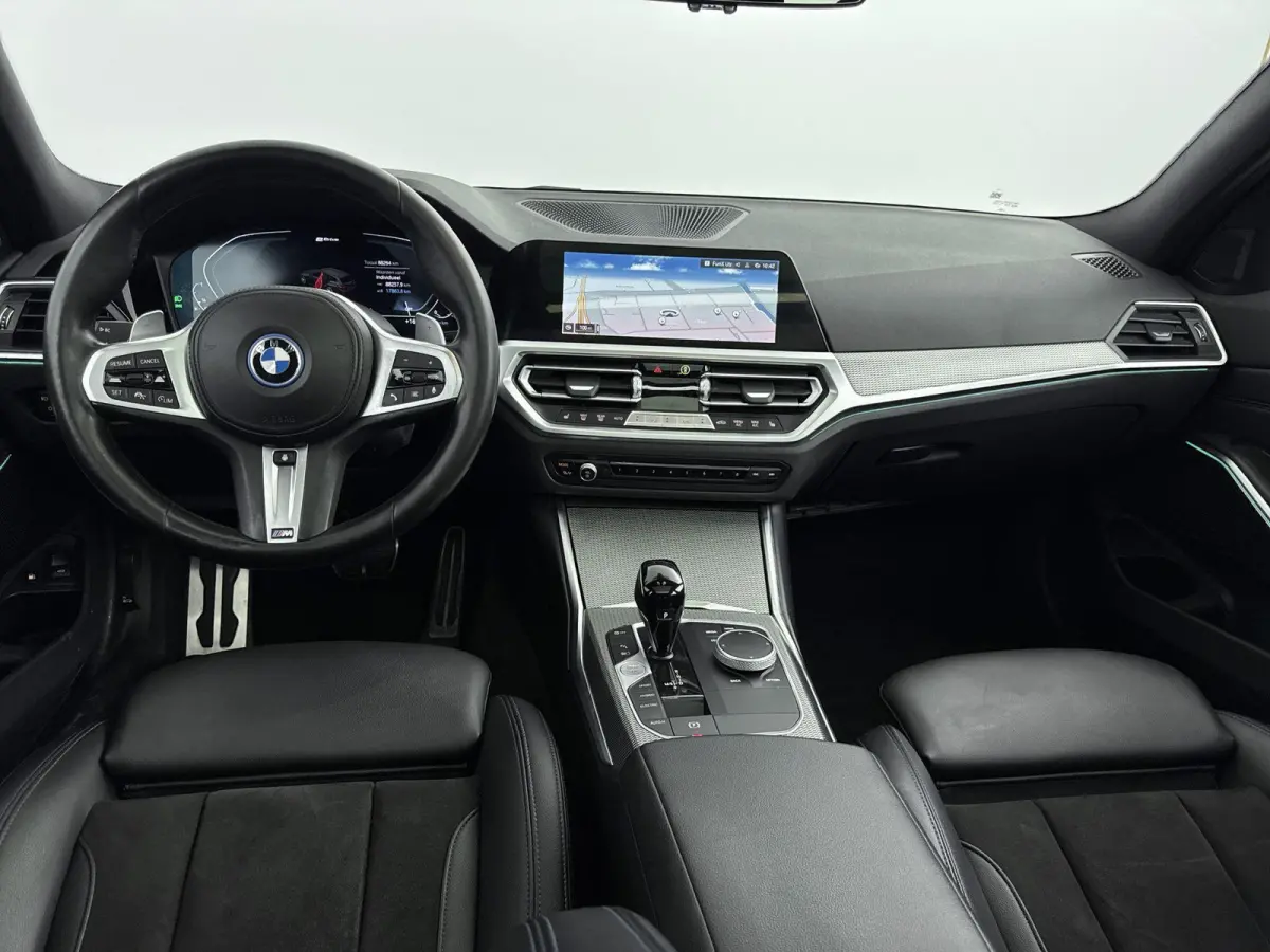 330e High Executive | LEDER | PANORAMADAK | STOEL-STUURVERWARMING | ELEK.ACHTERKLEP | CAMERA |