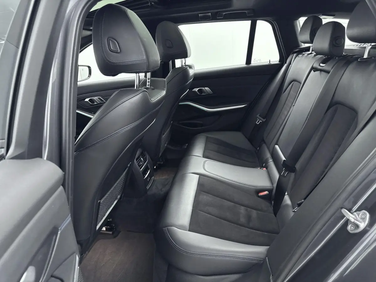 330e High Executive | LEDER | PANORAMADAK | STOEL-STUURVERWARMING | ELEK.ACHTERKLEP | CAMERA |