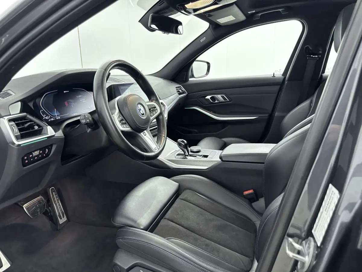 330e High Executive | LEDER | PANORAMADAK | STOEL-STUURVERWARMING | ELEK.ACHTERKLEP | CAMERA |