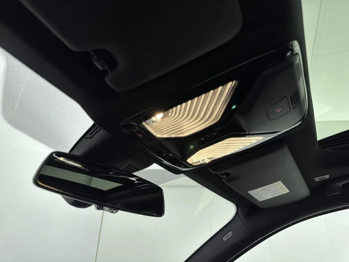 330e High Executive | LEDER | PANORAMADAK | STOEL-STUURVERWARMING | ELEK.ACHTERKLEP | CAMERA |