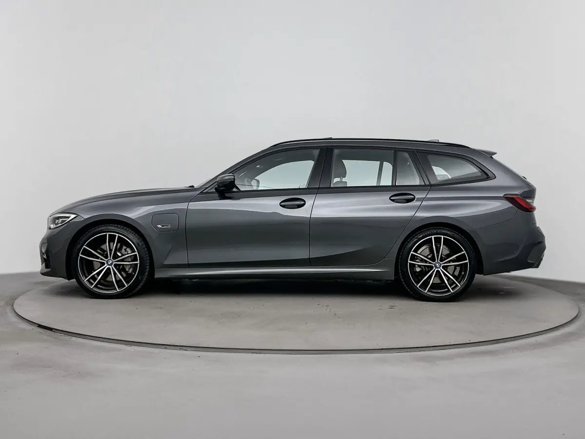 330e High Executive | LEDER | PANORAMADAK | STOEL-STUURVERWARMING | ELEK.ACHTERKLEP | CAMERA |