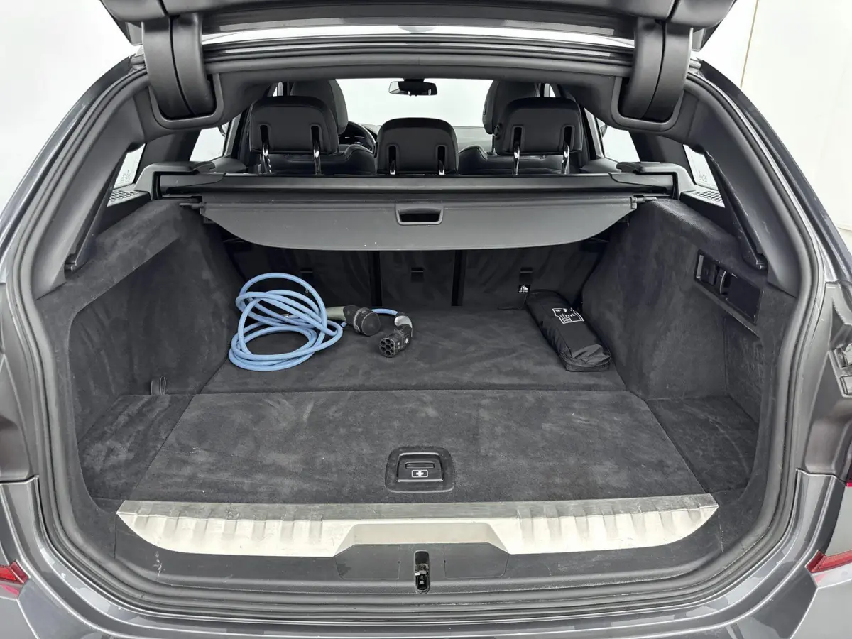 330e High Executive | LEDER | PANORAMADAK | STOEL-STUURVERWARMING | ELEK.ACHTERKLEP | CAMERA |