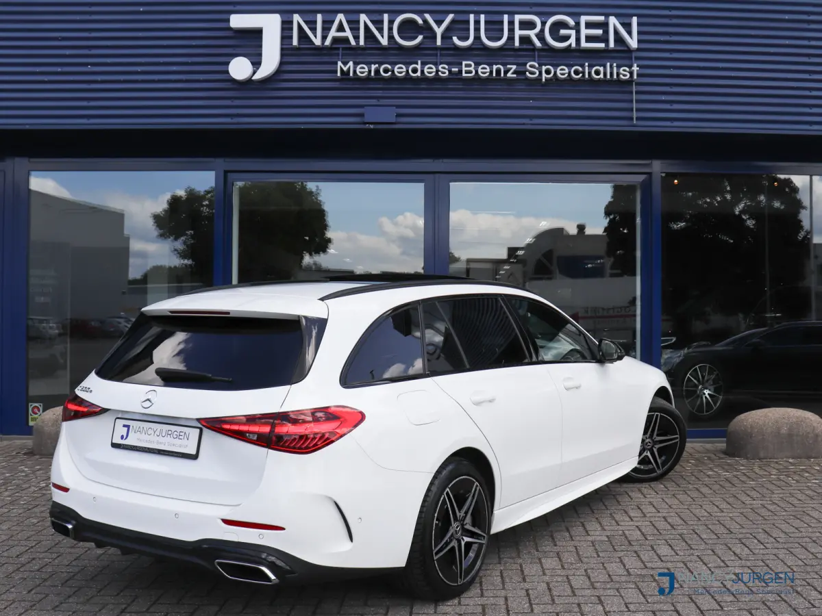 300e 9G Aut. | AMG | Night Pakket | Apple Car Play/ Android Auto | Distronic Pro | Ambiente | MBUX Premium | 360* Camera | Parkeer Pakket | Panorama Schuifdak | Spiegel Pakket | Winter Pakke