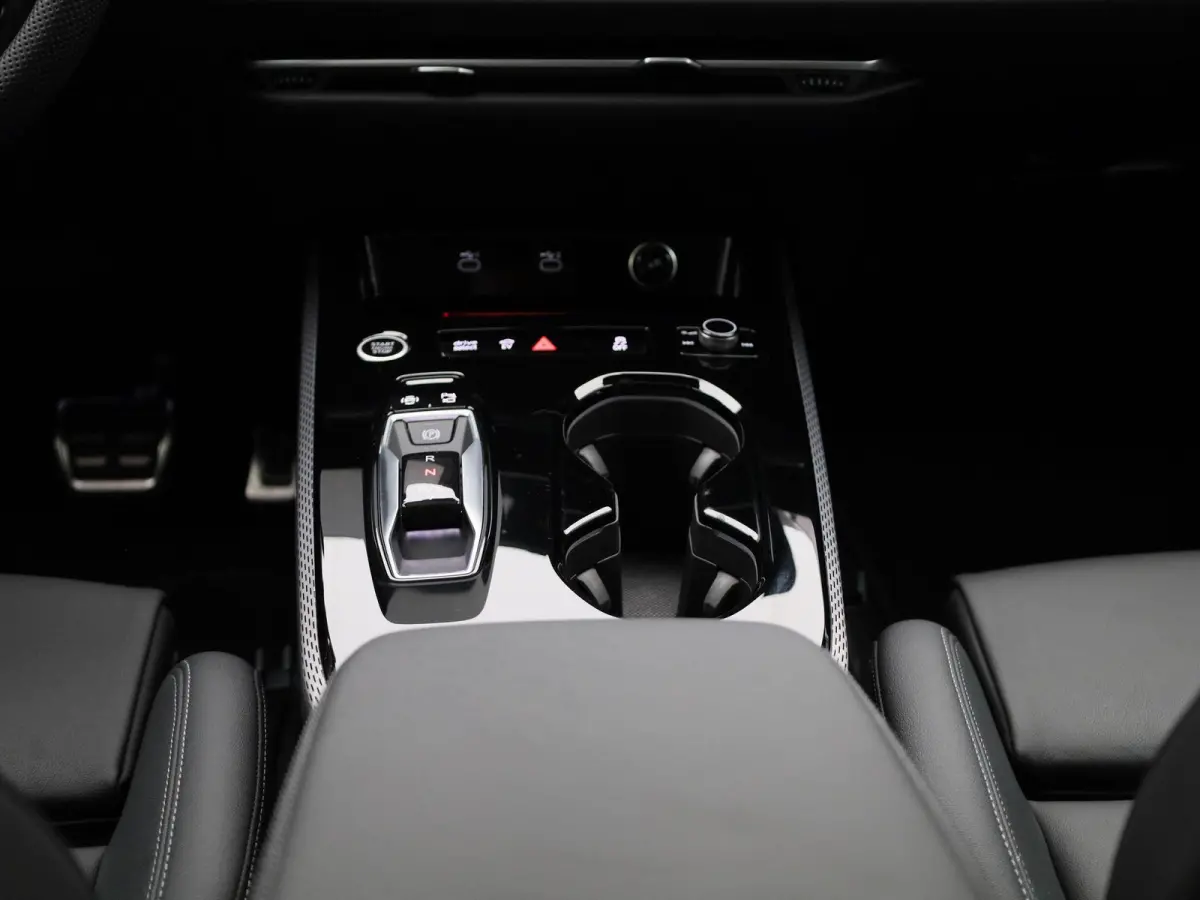 Avant 2.0 quattro S edition 299 PK | Navigatie | Leder | Camera | 20 Inch Velgen |