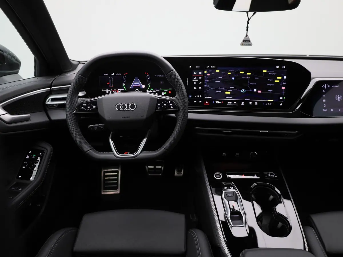 Avant 2.0 quattro S edition 299 PK | Navigatie | Leder | Camera | 20 Inch Velgen |