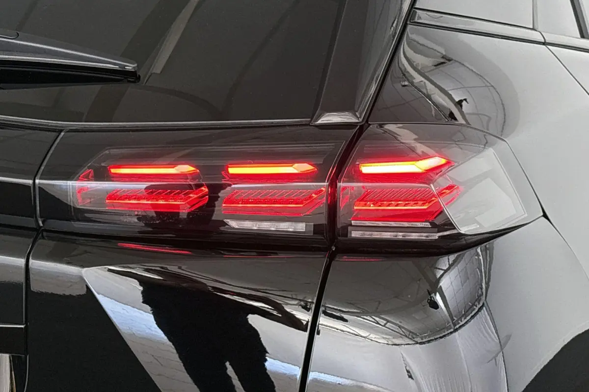 1.2 Hybrid 145 GT Adaptieve Cruise Dodehoek Navigatie Camera Voor