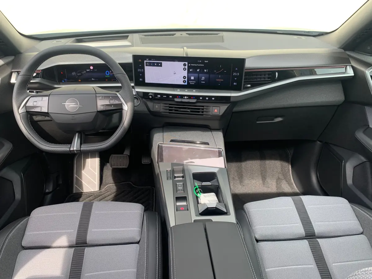 1.6 Turbo Plug-in-Hybrid GS 7,4 kW Lader | 360 Camera | Cruise Adaptief | Focal | HUD | Keyless | Navi | Pano | PDC V&A | Stoel-Stuurverwarming | Afneembare Trekhaak |