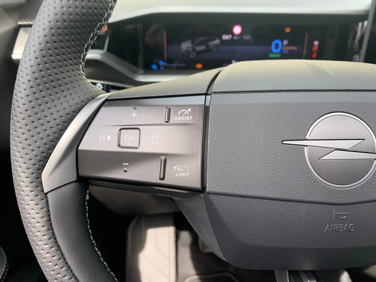 1.6 Turbo Plug-in-Hybrid GS 7,4 kW Lader | 360 Camera | Cruise Adaptief | Focal | HUD | Keyless | Navi | Pano | PDC V&A | Stoel-Stuurverwarming | Afneembare Trekhaak |