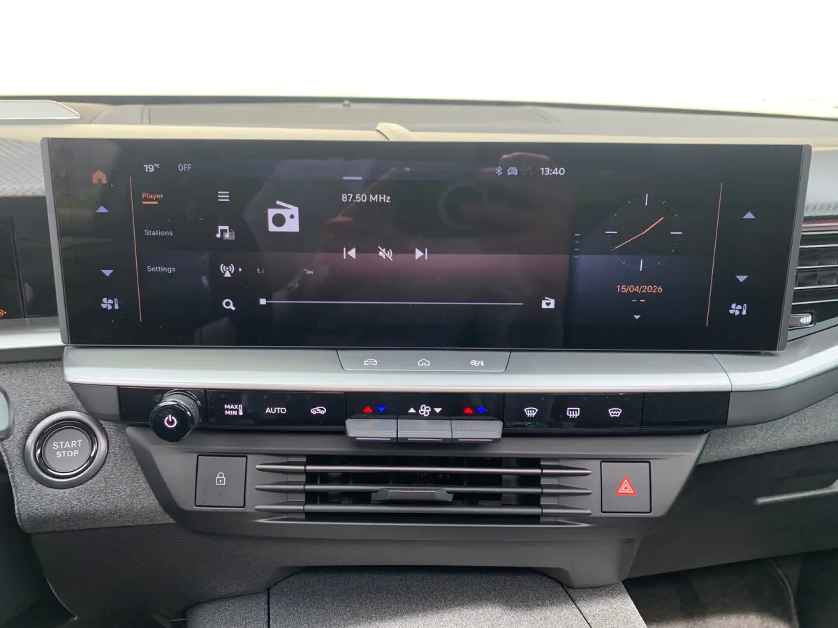 1.6 Turbo Plug-in-Hybrid GS 7,4 kW Lader | 360 Camera | Cruise Adaptief | Focal | HUD | Keyless | Navi | Pano | PDC V&A | Stoel-Stuurverwarming | Afneembare Trekhaak |