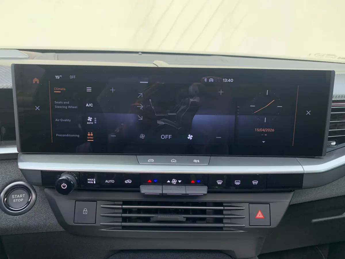 1.6 Turbo Plug-in-Hybrid GS 7,4 kW Lader | 360 Camera | Cruise Adaptief | Focal | HUD | Keyless | Navi | Pano | PDC V&A | Stoel-Stuurverwarming | Afneembare Trekhaak |
