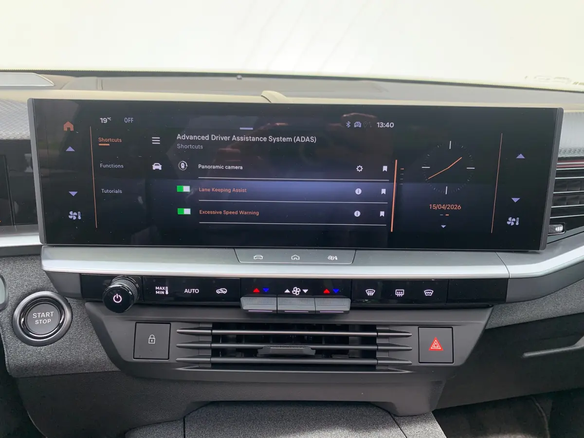 1.6 Turbo Plug-in-Hybrid GS 7,4 kW Lader | 360 Camera | Cruise Adaptief | Focal | HUD | Keyless | Navi | Pano | PDC V&A | Stoel-Stuurverwarming | Afneembare Trekhaak |