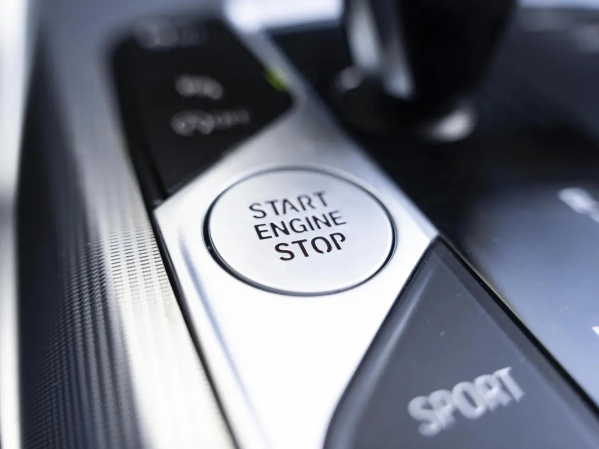 318i | High Executive | Parking Pack | Comfort Access | Achteruitrijcamera | Stoelverwarming | 17''