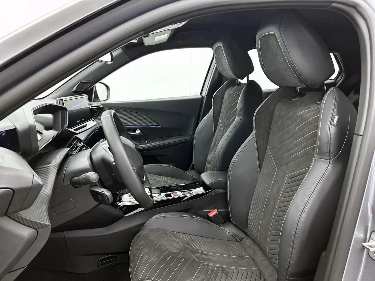 GT Hybrid 145 e-DSC6 | Navigatie | Elektrisch Verstelbare Bestuurderstoel | Camera Voor + Achter | Stoelverwarming | Dodehoekbewaking | Adaptieve Cruise Control | Apple CarPlay/Android Auto 