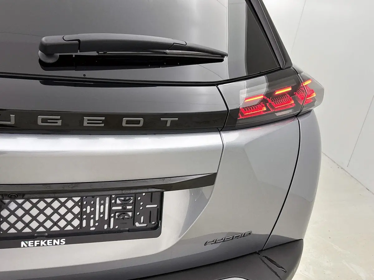 GT Hybrid 145 e-DSC6 | Navigatie | Elektrisch Verstelbare Bestuurderstoel | Camera Voor + Achter | Stoelverwarming | Dodehoekbewaking | Adaptieve Cruise Control | Apple CarPlay/Android Auto 