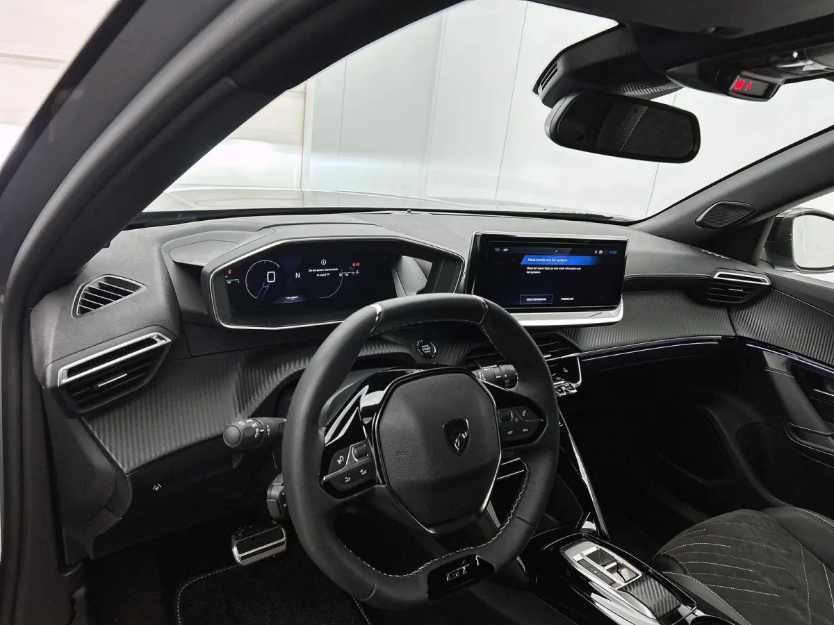 GT Hybrid 145 e-DSC6 | Navigatie | Elektrisch Verstelbare Bestuurderstoel | Camera Voor + Achter | Stoelverwarming | Dodehoekbewaking | Adaptieve Cruise Control | Apple CarPlay/Android Auto 