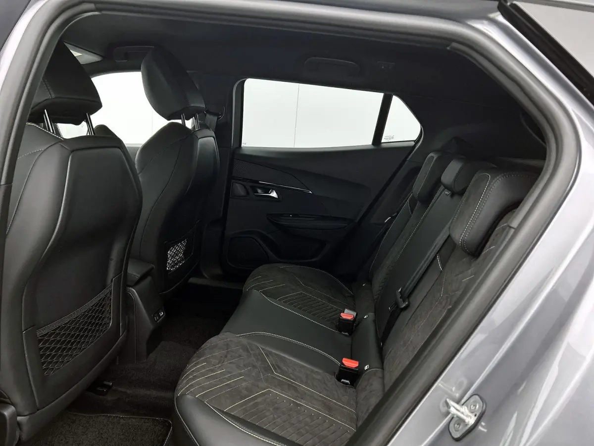 GT Hybrid 145 e-DSC6 | Navigatie | Elektrisch Verstelbare Bestuurderstoel | Camera Voor + Achter | Stoelverwarming | Dodehoekbewaking | Adaptieve Cruise Control | Apple CarPlay/Android Auto 