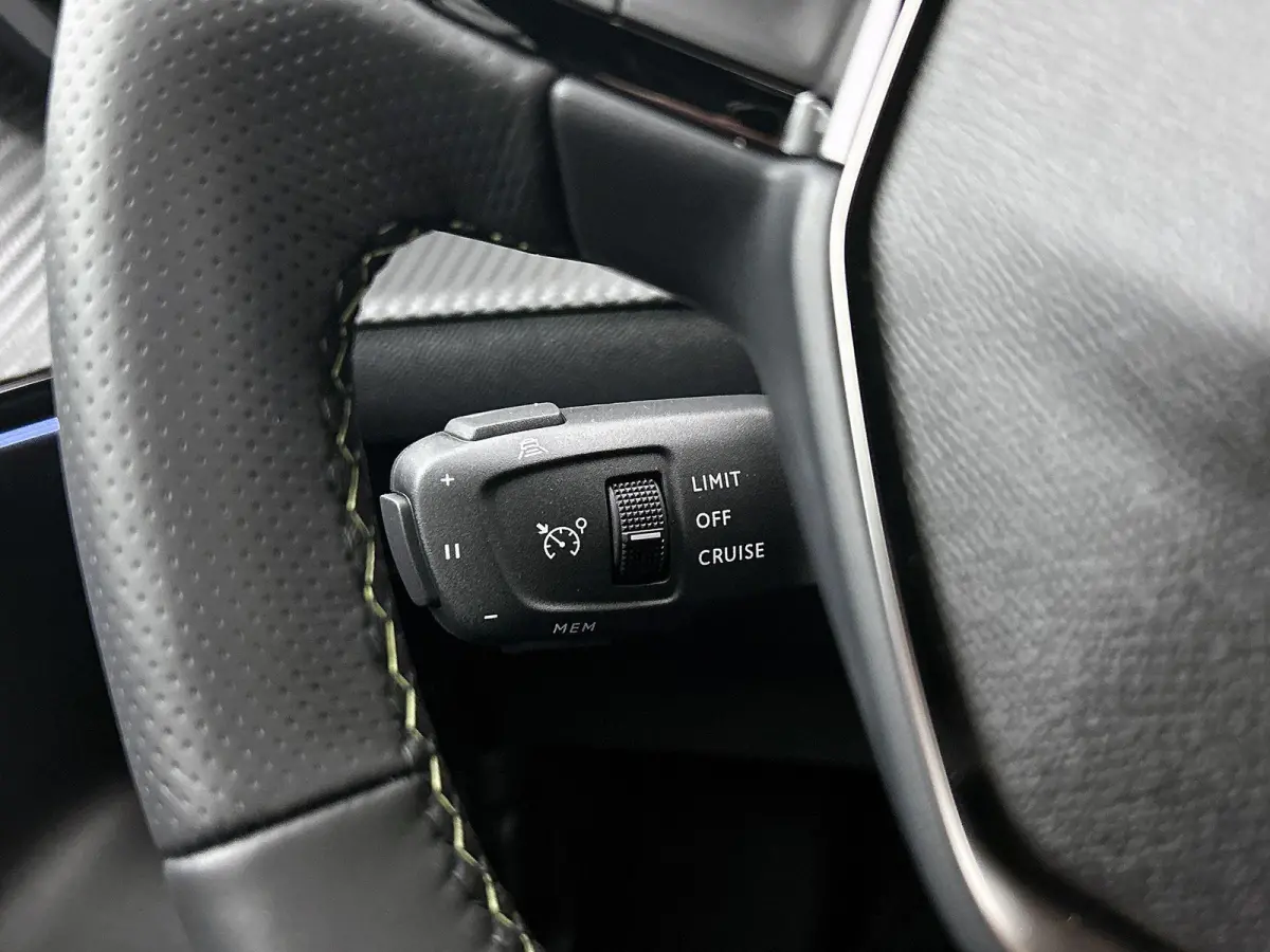 GT Hybrid 145 e-DSC6 | Navigatie | Elektrisch Verstelbare Bestuurderstoel | Camera Voor + Achter | Stoelverwarming | Dodehoekbewaking | Adaptieve Cruise Control | Apple CarPlay/Android Auto 