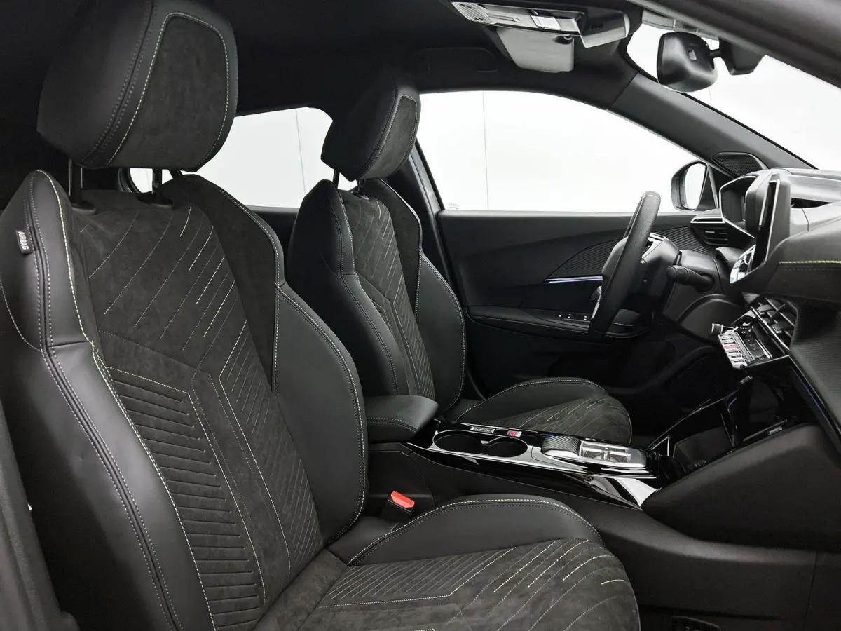 GT Hybrid 145 e-DSC6 | Navigatie | Elektrisch Verstelbare Bestuurderstoel | Camera Voor + Achter | Stoelverwarming | Dodehoekbewaking | Adaptieve Cruise Control | Apple CarPlay/Android Auto 