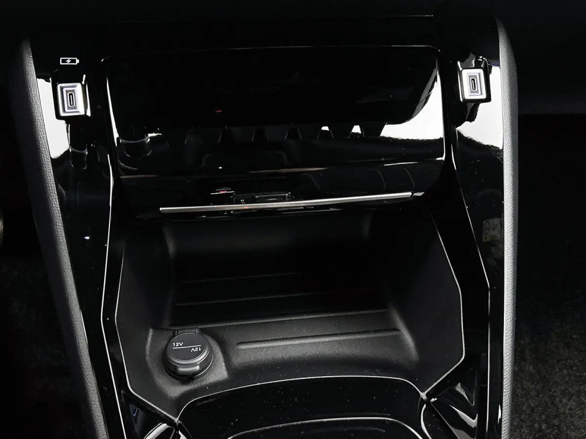 GT Hybrid 145 e-DSC6 | Navigatie | Elektrisch Verstelbare Bestuurderstoel | Camera Voor + Achter | Stoelverwarming | Dodehoekbewaking | Adaptieve Cruise Control | Apple CarPlay/Android Auto 