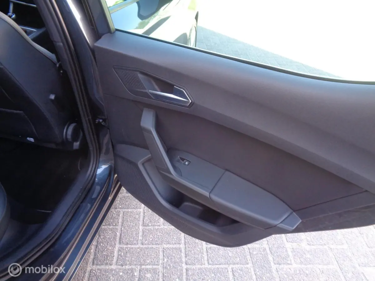 1.0 TSI FR 81kw Airco/LM velgen/FULL LED/Dig dash/Sfeer pak/Navigatie/Apple carplay/Zwarte hemel/PDC/1 st eig
