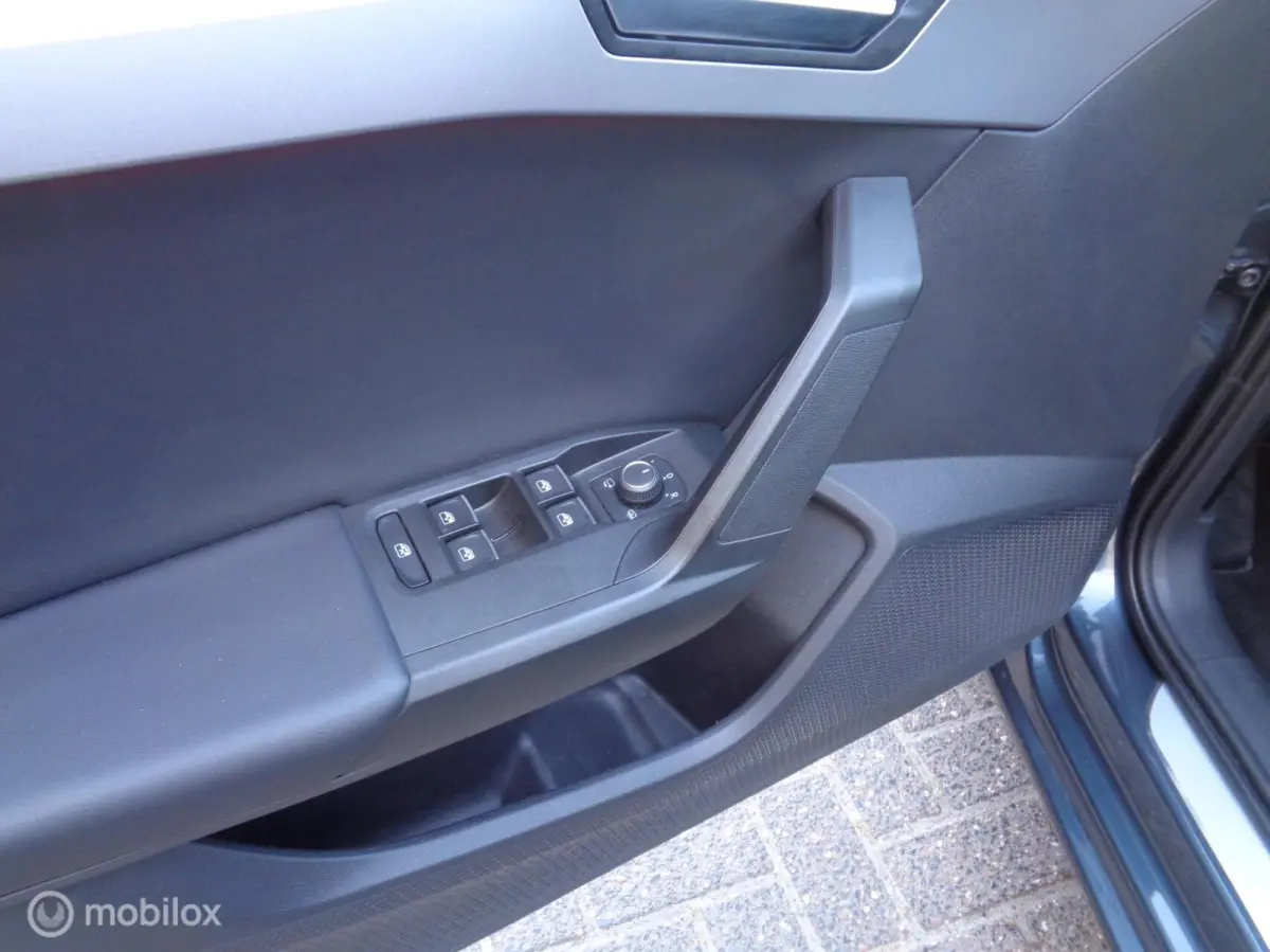 1.0 TSI FR 81kw Airco/LM velgen/FULL LED/Dig dash/Sfeer pak/Navigatie/Apple carplay/Zwarte hemel/PDC/1 st eig