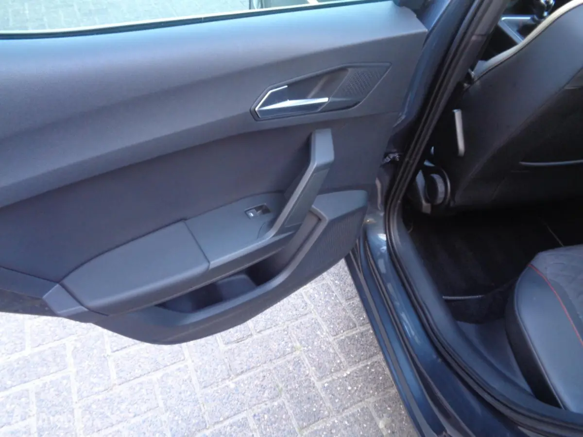 1.0 TSI FR 81kw Airco/LM velgen/FULL LED/Dig dash/Sfeer pak/Navigatie/Apple carplay/Zwarte hemel/PDC/1 st eig