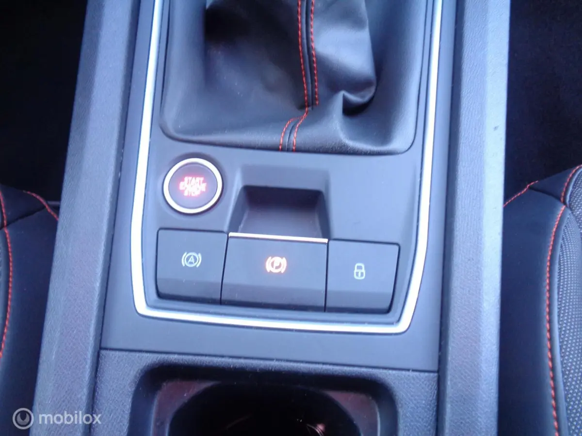 1.0 TSI FR 81kw Airco/LM velgen/FULL LED/Dig dash/Sfeer pak/Navigatie/Apple carplay/Zwarte hemel/PDC/1 st eig