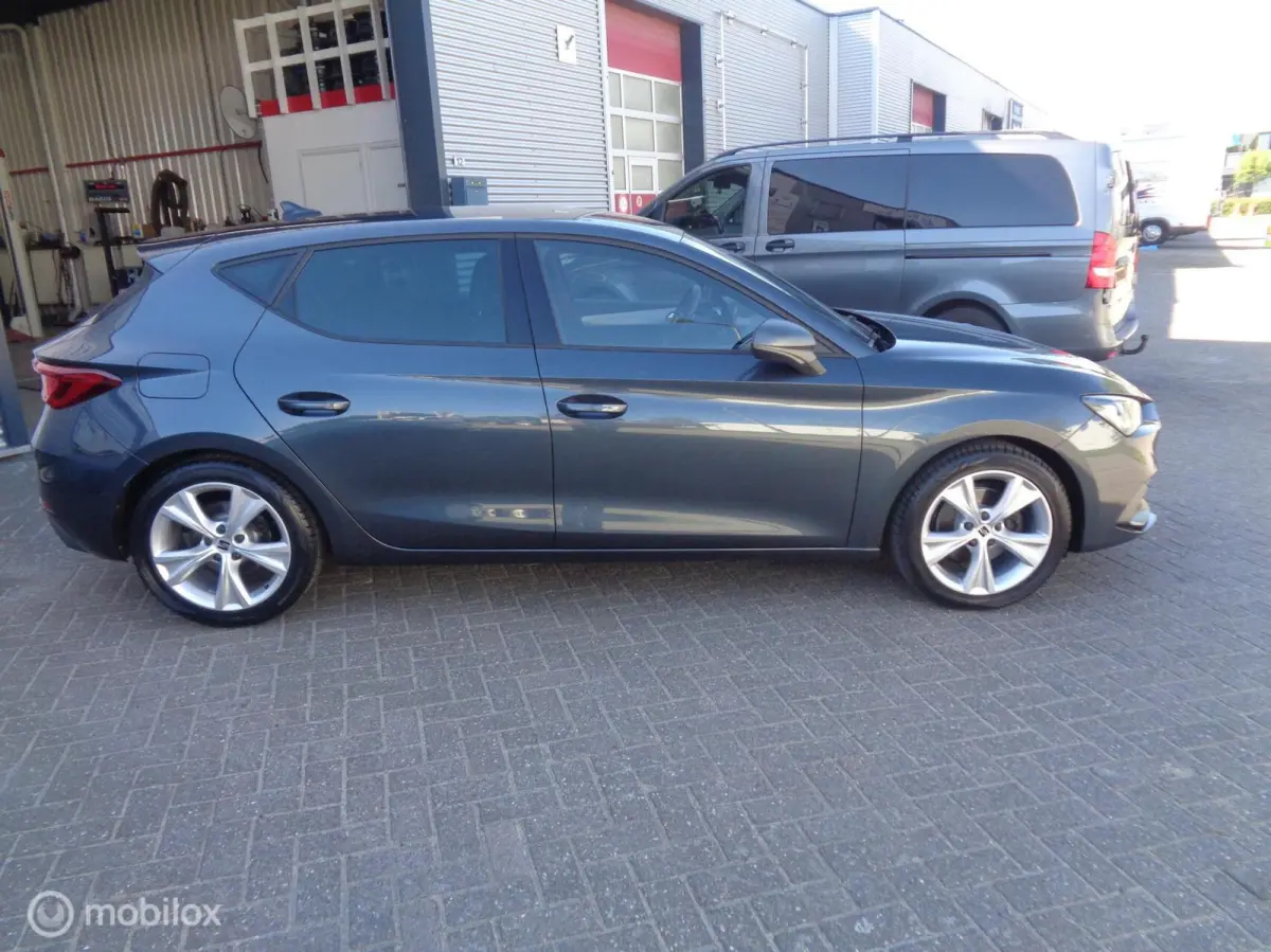 1.0 TSI FR 81kw Airco/LM velgen/FULL LED/Dig dash/Sfeer pak/Navigatie/Apple carplay/Zwarte hemel/PDC/1 st eig