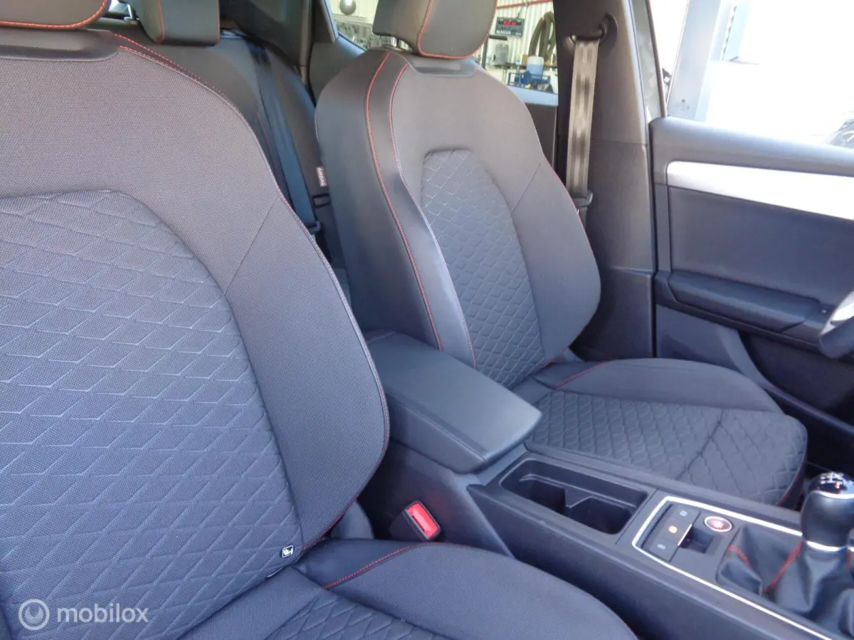 1.0 TSI FR 81kw Airco/LM velgen/FULL LED/Dig dash/Sfeer pak/Navigatie/Apple carplay/Zwarte hemel/PDC/1 st eig