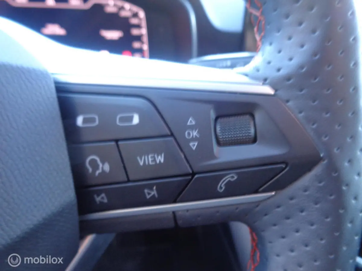 1.0 TSI FR 81kw Airco/LM velgen/FULL LED/Dig dash/Sfeer pak/Navigatie/Apple carplay/Zwarte hemel/PDC/1 st eig