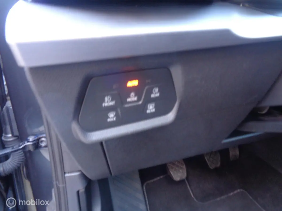 1.0 TSI FR 81kw Airco/LM velgen/FULL LED/Dig dash/Sfeer pak/Navigatie/Apple carplay/Zwarte hemel/PDC/1 st eig