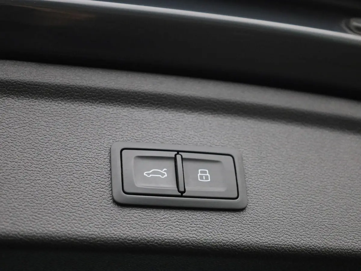 2.0 35 TDi 110kW S tronic AUTOMAAT | LEDER | ADAPTIEVE CRUISE | CAMERA | TREKHAAK | NAVIGATIE | APPLE CARPLAY | LMV | VIRTUEEL | STOELVERWARMING | CLIMA | 12  MAANDEN BOVAG GARANTIE |