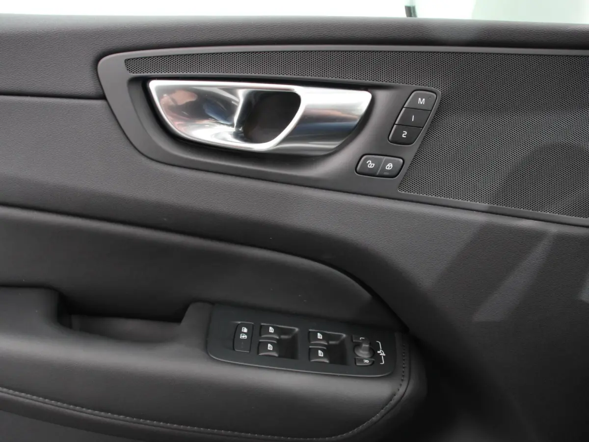 2.0 T6 Plug-in hybrid AWD Plus Bright 398pk Full LED Cruise Control + Pilot Assist Parkeersensoren V&A+ camera Panaroma dak