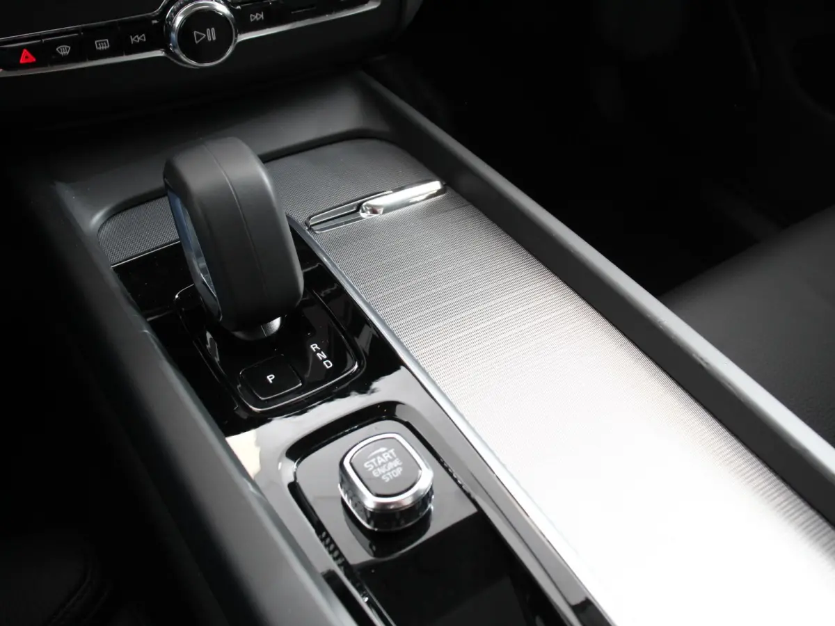 2.0 T6 Plug-in hybrid AWD Plus Bright 398pk Full LED Cruise Control + Pilot Assist Parkeersensoren V&A+ camera Panaroma dak