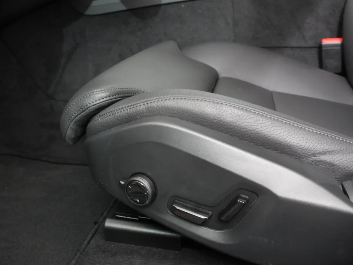 2.0 T6 Plug-in hybrid AWD Plus Bright 398pk Full LED Cruise Control + Pilot Assist Parkeersensoren V&A+ camera Panaroma dak