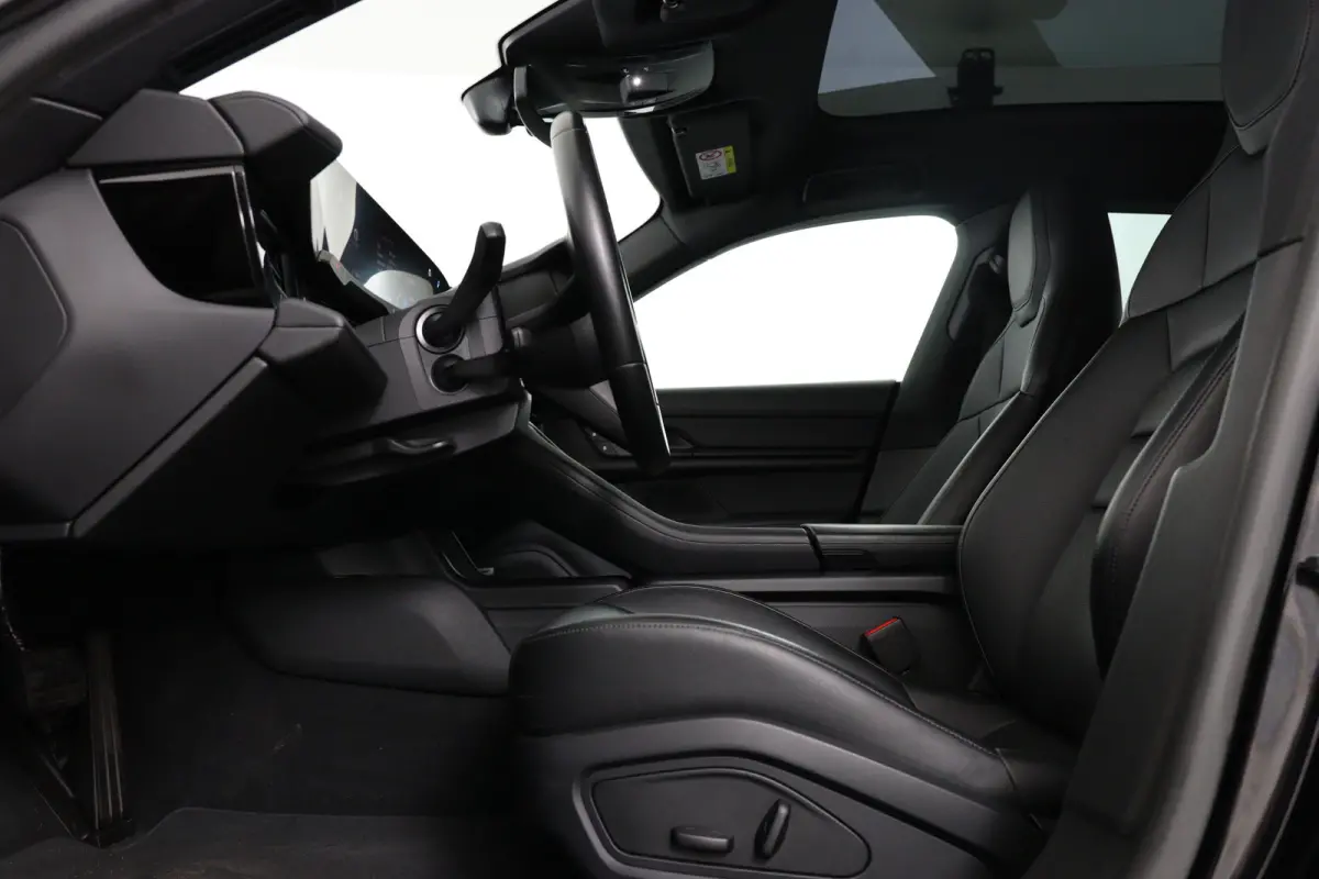 4 93 kWh | SOH 93% | Sport Chrono | Luchtvering | BOSE | LED | Memory | Panorama Dak | 21'' LMV | Camera | BLIS | Leder | Stoelverwarming | Navi | Clima | Cruise Adaptive