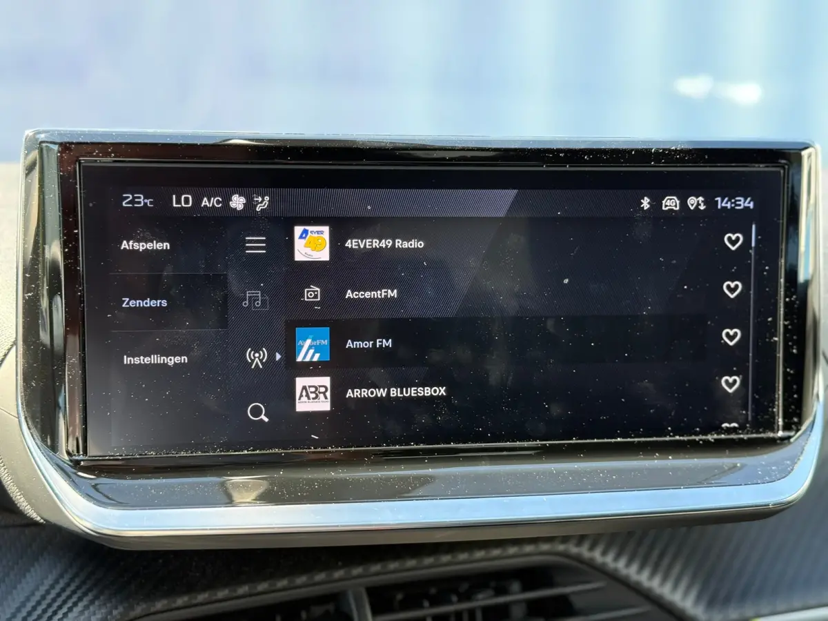 1.2 Hybrid 145 Allure 360 camera | Keyless | Adaptive cruise control | Apple carplay & Android auto