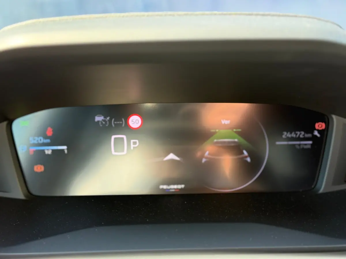 1.2 Hybrid 145 Allure 360 camera | Keyless | Adaptive cruise control | Apple carplay & Android auto