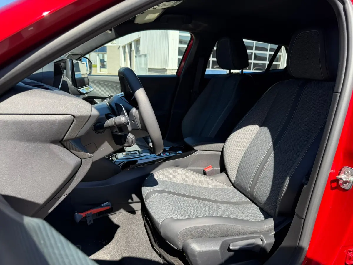 1.2 Hybrid 145 Allure 360 camera | Keyless | Adaptive cruise control | Apple carplay & Android auto