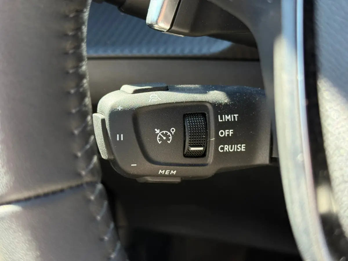 1.2 Hybrid 145 Allure 360 camera | Keyless | Adaptive cruise control | Apple carplay & Android auto