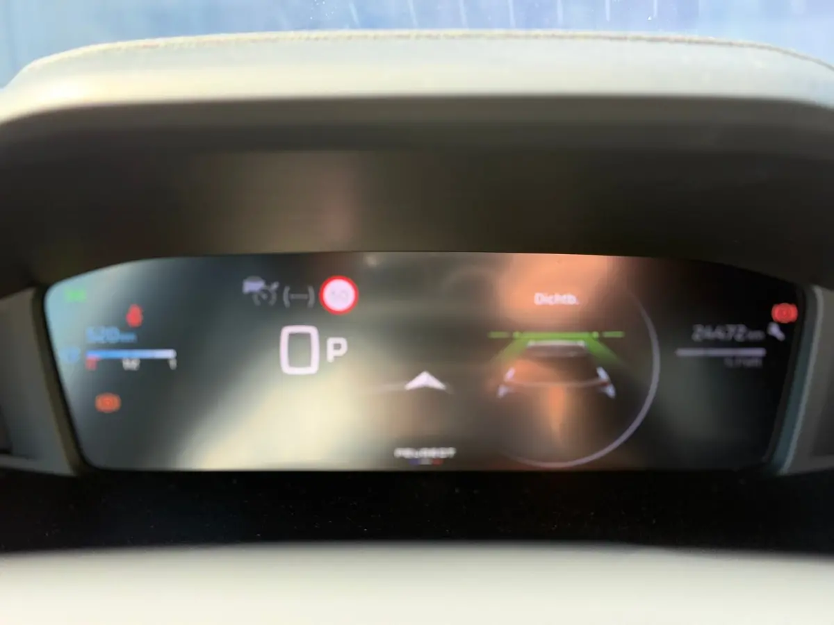 1.2 Hybrid 145 Allure 360 camera | Keyless | Adaptive cruise control | Apple carplay & Android auto