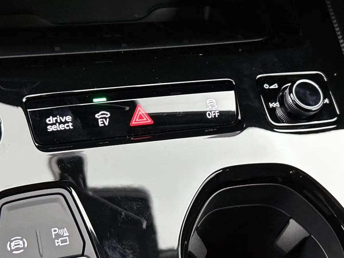 Avant 2.0 quattro Advanced edition 299 PK | Navigatie | Techniek pakket plus |  MMI bijrijdersdisplay |  Trekhaak, elektr. wegklapbaar |  Voorventilatie comfort |  Koplampsproeiers |  Zij-ai