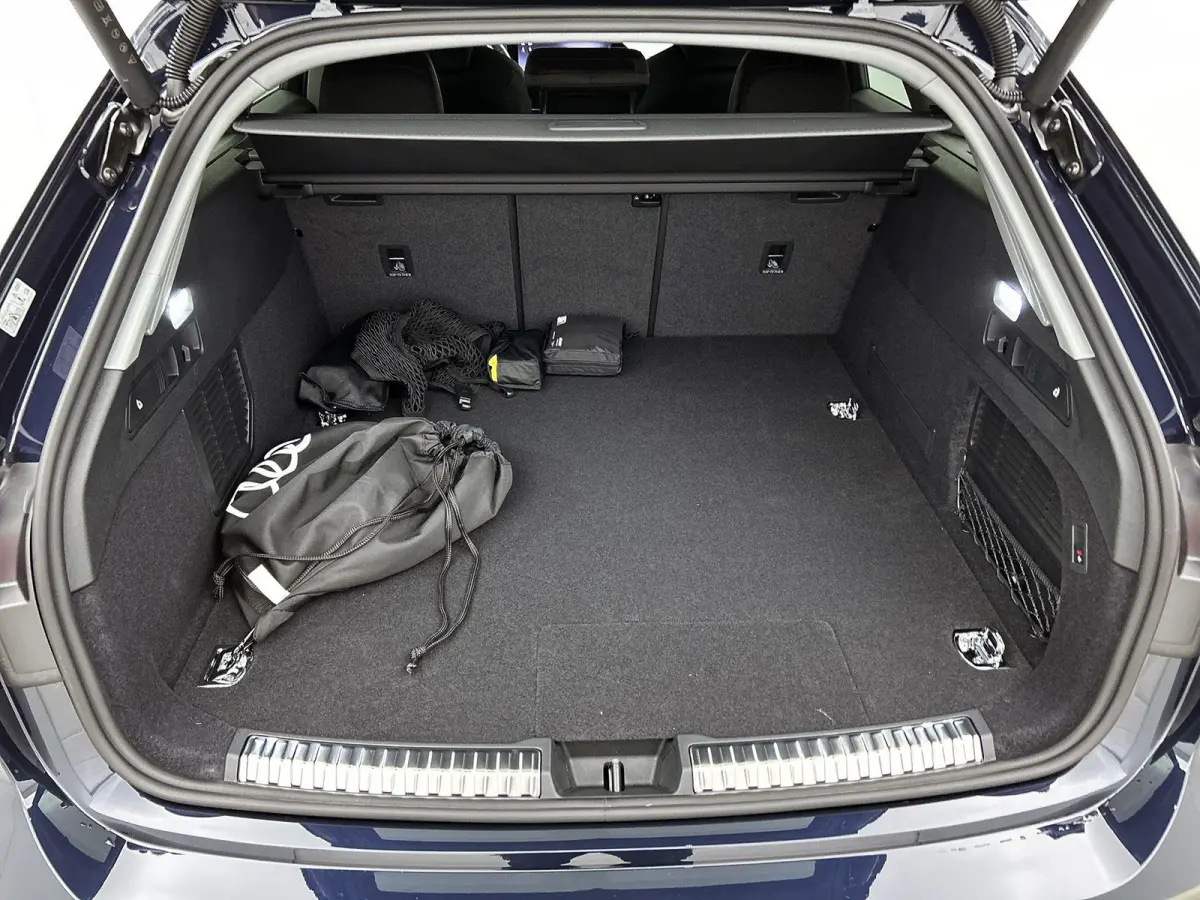 Avant 2.0 quattro Advanced edition 299 PK | Navigatie | Techniek pakket plus |  MMI bijrijdersdisplay |  Trekhaak, elektr. wegklapbaar |  Voorventilatie comfort |  Koplampsproeiers |  Zij-ai